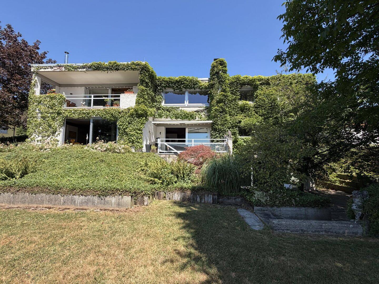 Großzügigkeit neu erleben – Ein außergewöhnliches Zuhause mit Weitblick in begehrter Wohnlage, 73033 Göppingen