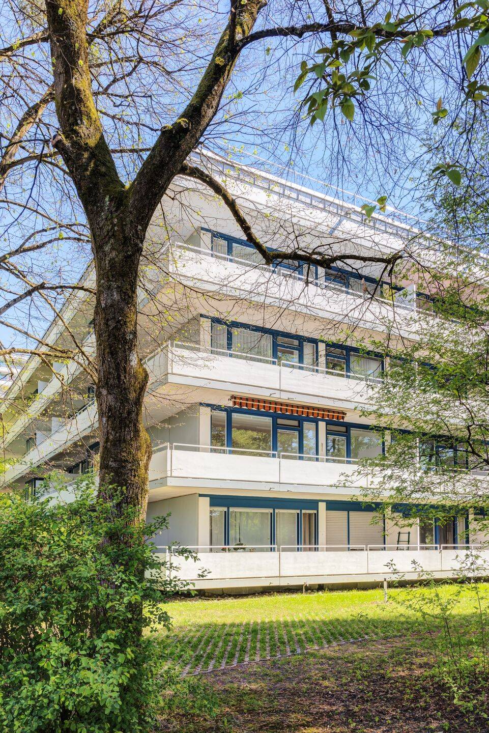 Bogenhausen: Altersgerechte 3,5-Zi.-Wohnung grün und zentral leben (frei), 81927 München (Bogenhausen)