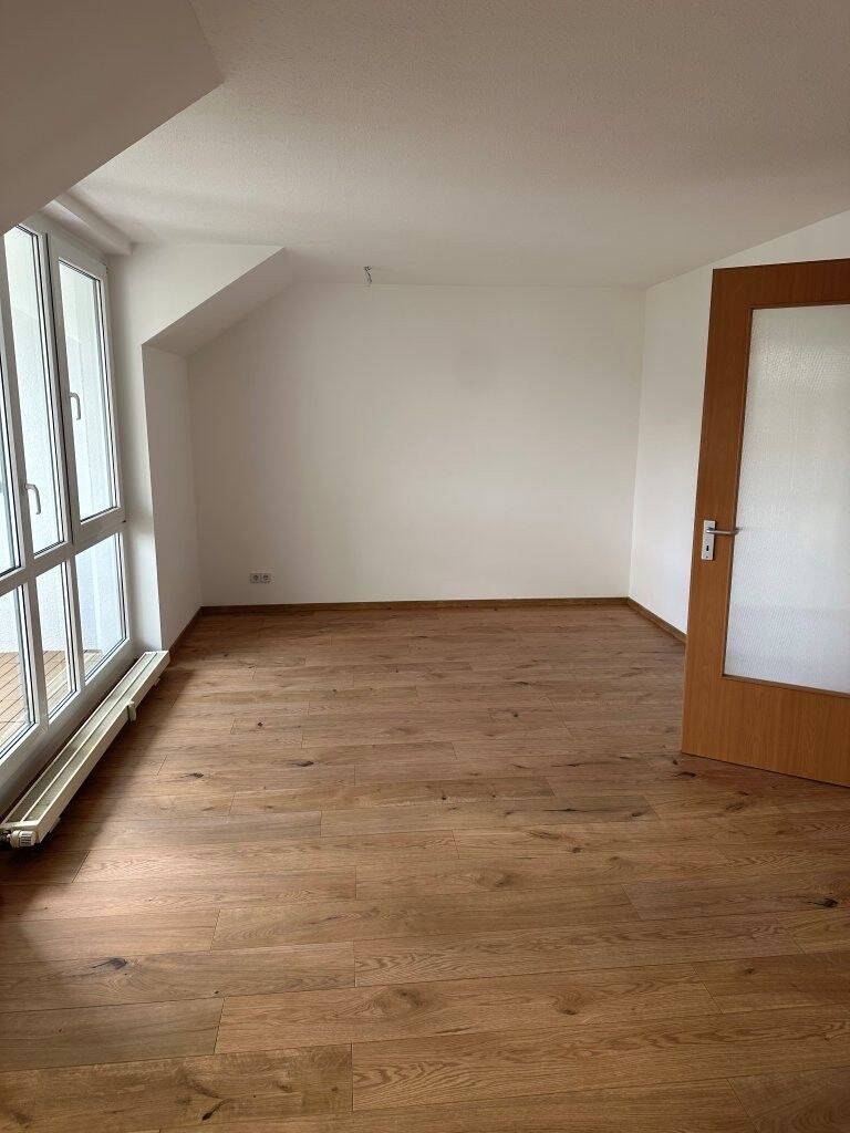 Dachgeschoss-2-Zimmer-Wohnung mit Balkon in Leipzig, 4207 Leipzig (Großzschocher Grünau-Siedlung Kleinzschocher Lausen-Grünau)