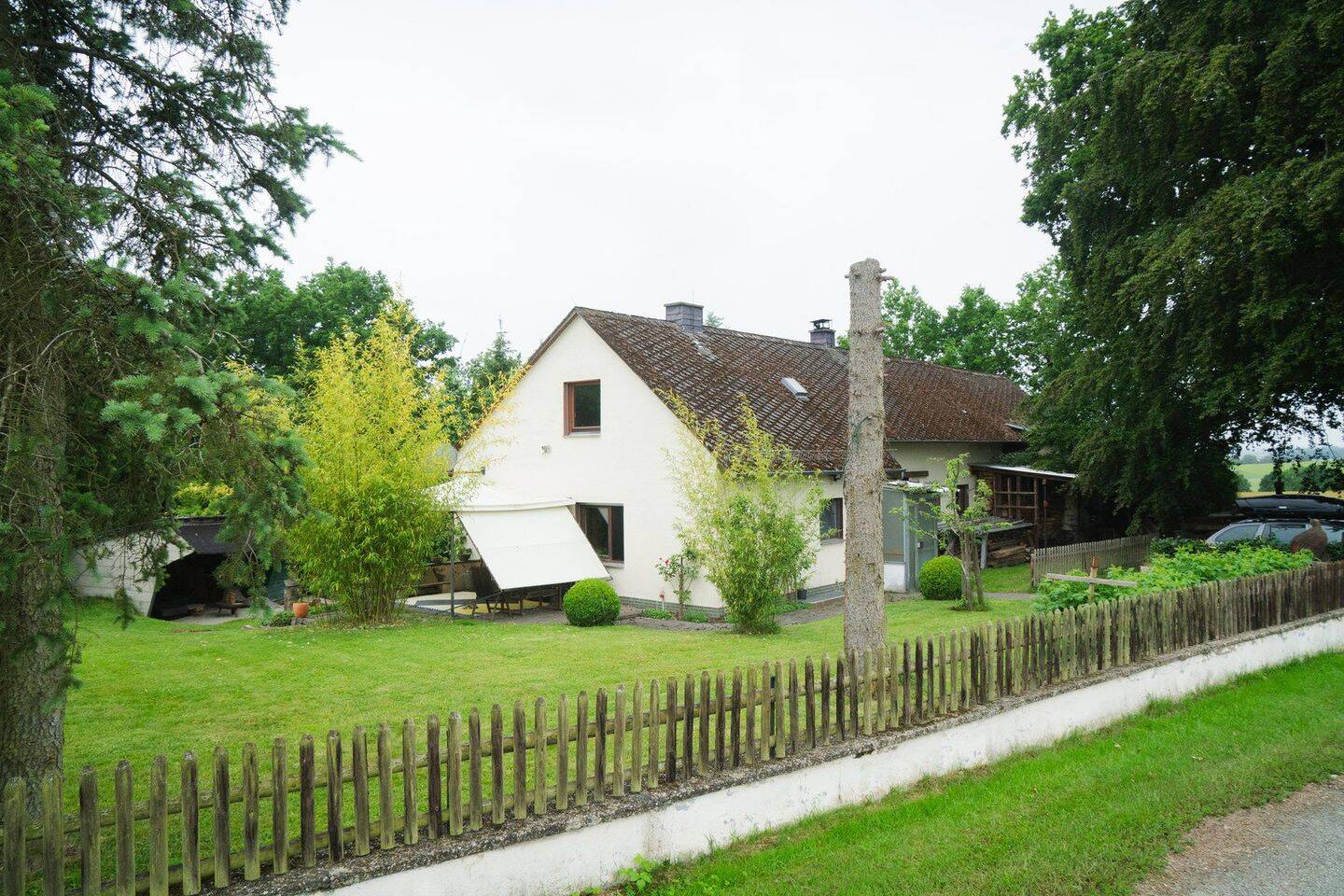 Einzellage ohne Nachbarn: Hunsrück-Landsitz mit 1,4 Hektar Land & Eigenwald, 55459 Aspisheim