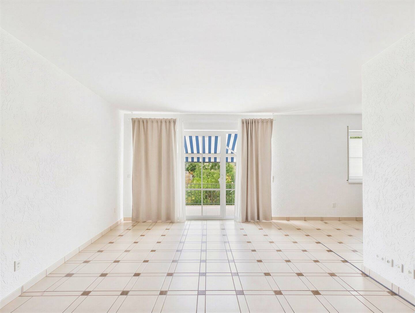 Ihre Wohlfühloase über zwei Etagen: Gepflegte Maisonettewohnung mit mehreren Balkonen in Friedberg, 61169 Friedberg (Hessen)