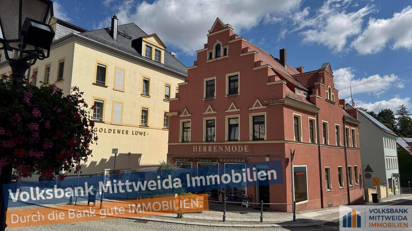 Denkmalschutzobjekt mit großzügigen Räumen in zentraler Lage – direkt am Markt!, 9661 Hainichen