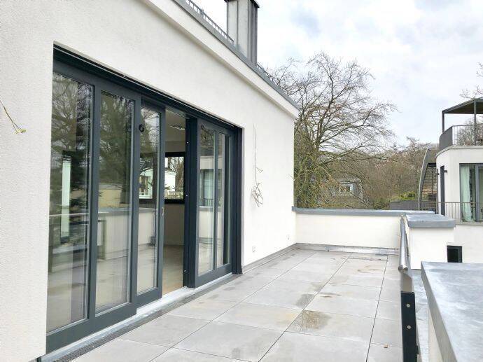 Stilvolle Maisonettewohnung im Ober- und Staffelgeschoss einer eleganten Blankeneser Stadtvilla, 22587 Hamburg (Altona)