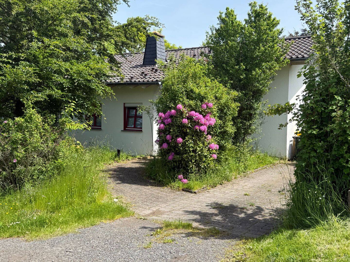 Ein wunderschönes, massiv erbautes Ferien- Wochenendhaus in ländlicher Umgebung, 56651 Oberdürenbach