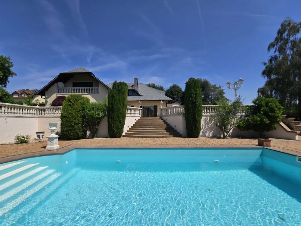 Exklusive Villa mit Außenpool, Turmzimmer, Garten, Saunahaus, Garage nahe Luxemburg-Trier-Bitburg, 54309 Newel