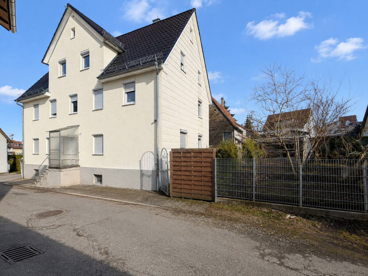 Zwei Häuser auf einem Grundstück – ca. 15 Zimmer mit Garten und Stellplätzen, 78647 Trossingen