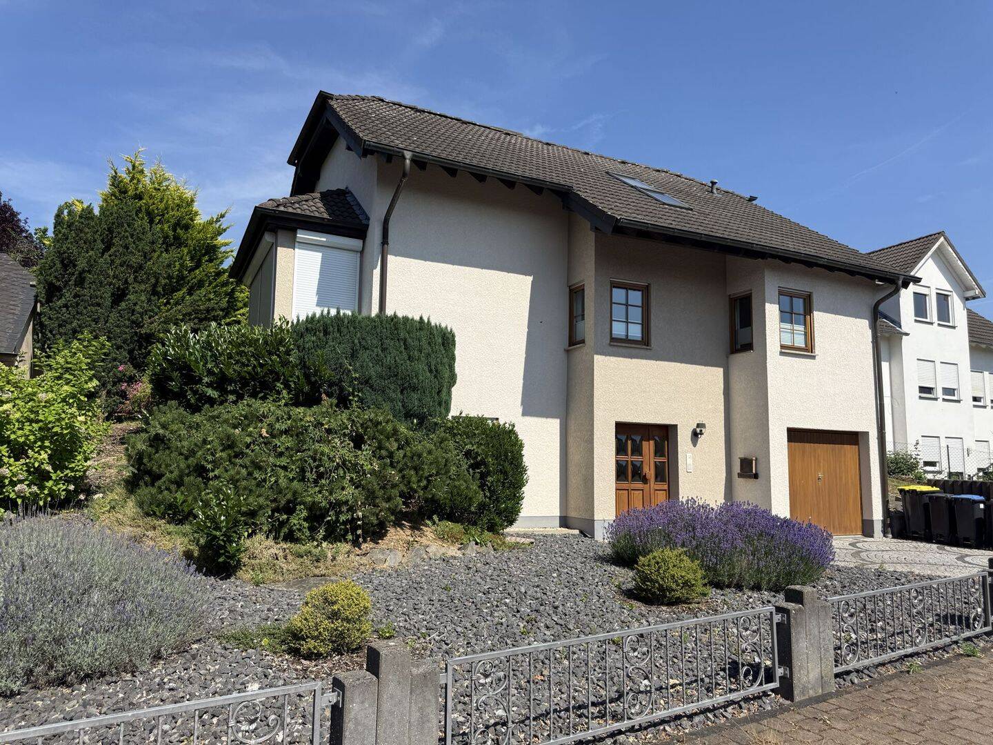 Hier werden Sie sich wohlfühlen! Gepflegtes Einfamilienwohnhaus in ruhiger Randlage der Gemeinde Polch, 56751 Polch