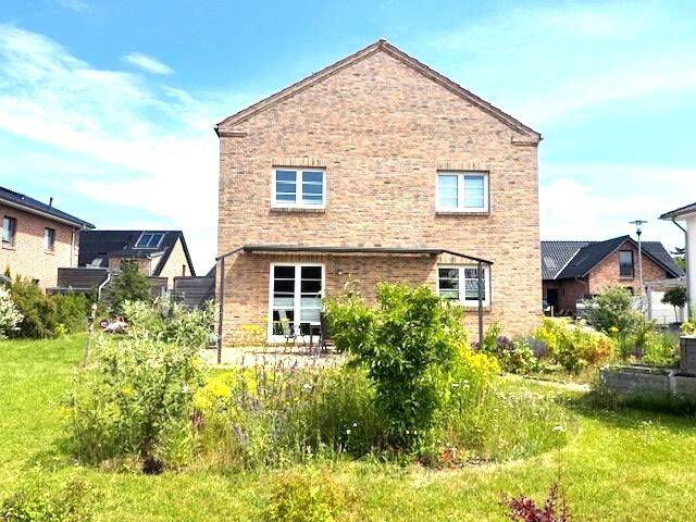 Einfamilienhaus mit Neubaucharakter und Energieklasse A+, 23858 Reinfeld (Holstein)