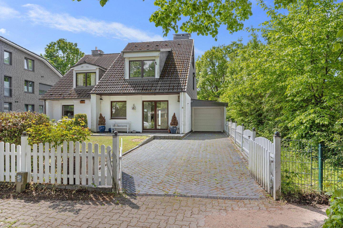 Attraktive Doppelhaushälfte in Familienfreundlicher Lage, 25469 Halstenbek
