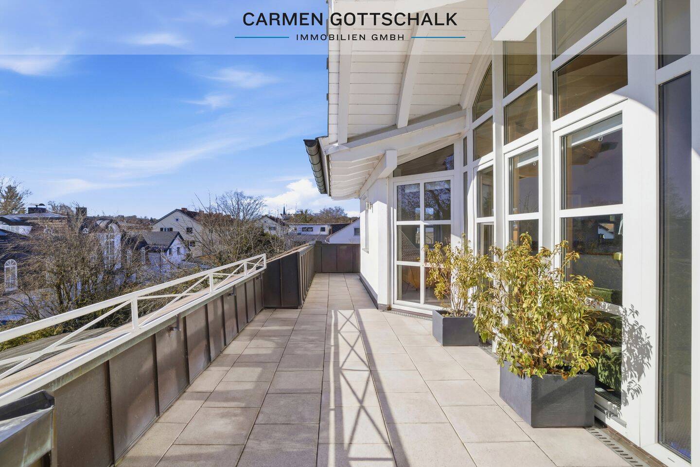 Hoch sollen Sie leben – Stilvolles Penthouse mit Dachterrasse, wenige Gehminuten zum See, 82319 Starnberg
