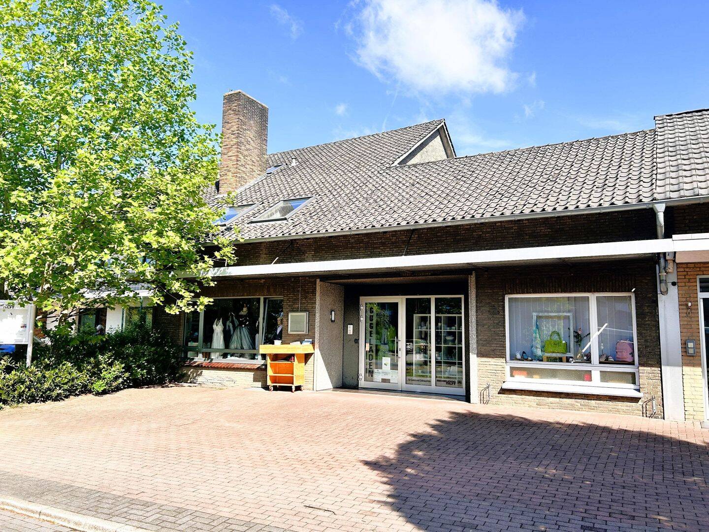 Attraktives Wohn- und Geschäftshaus in zentraler Lage von Hamminkeln-Mehrhoog, 46499 Hamminkeln
