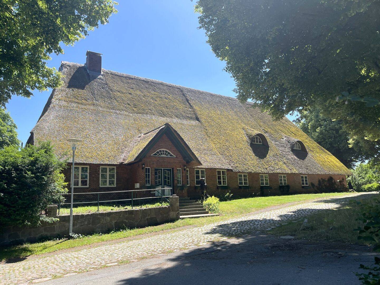 Resthof in Seenähe mit großem Bauernhaus + 2 vermietbaren Wohnungen und möglichen Baugrundstücken, 23911 Pogeez