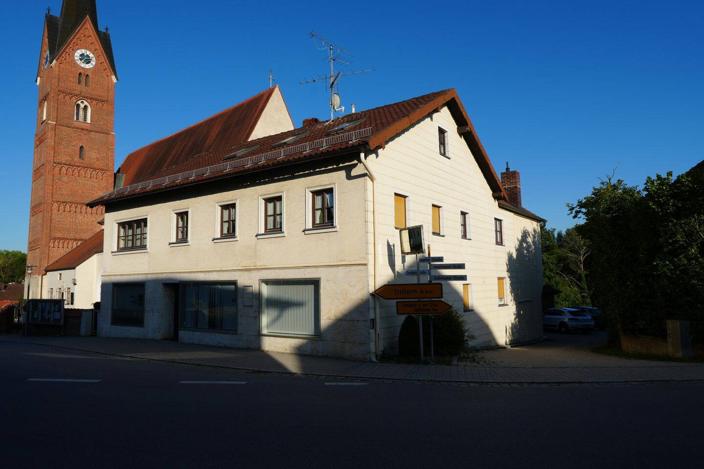 großes Wohn- und Geschäftshaus mit drei Garagen – 837, 84371 Bad Birnbach