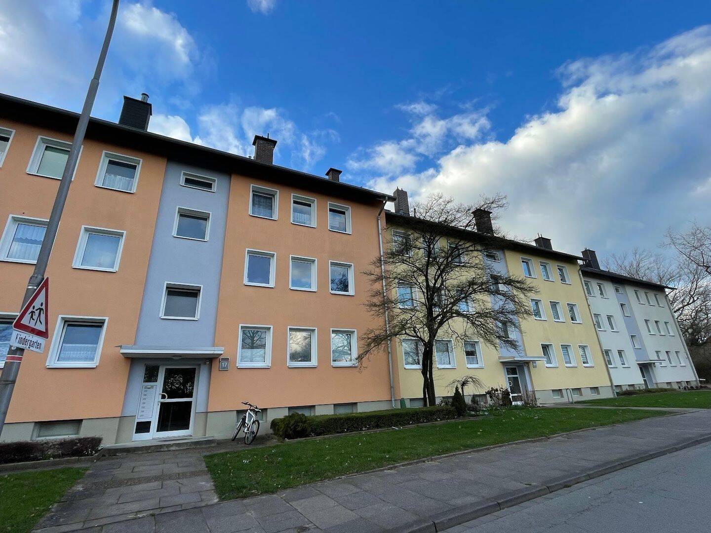 WWS – charmante 2-Raum Wohnung mit Balkon und preiswerter EBK, 32051 Herford