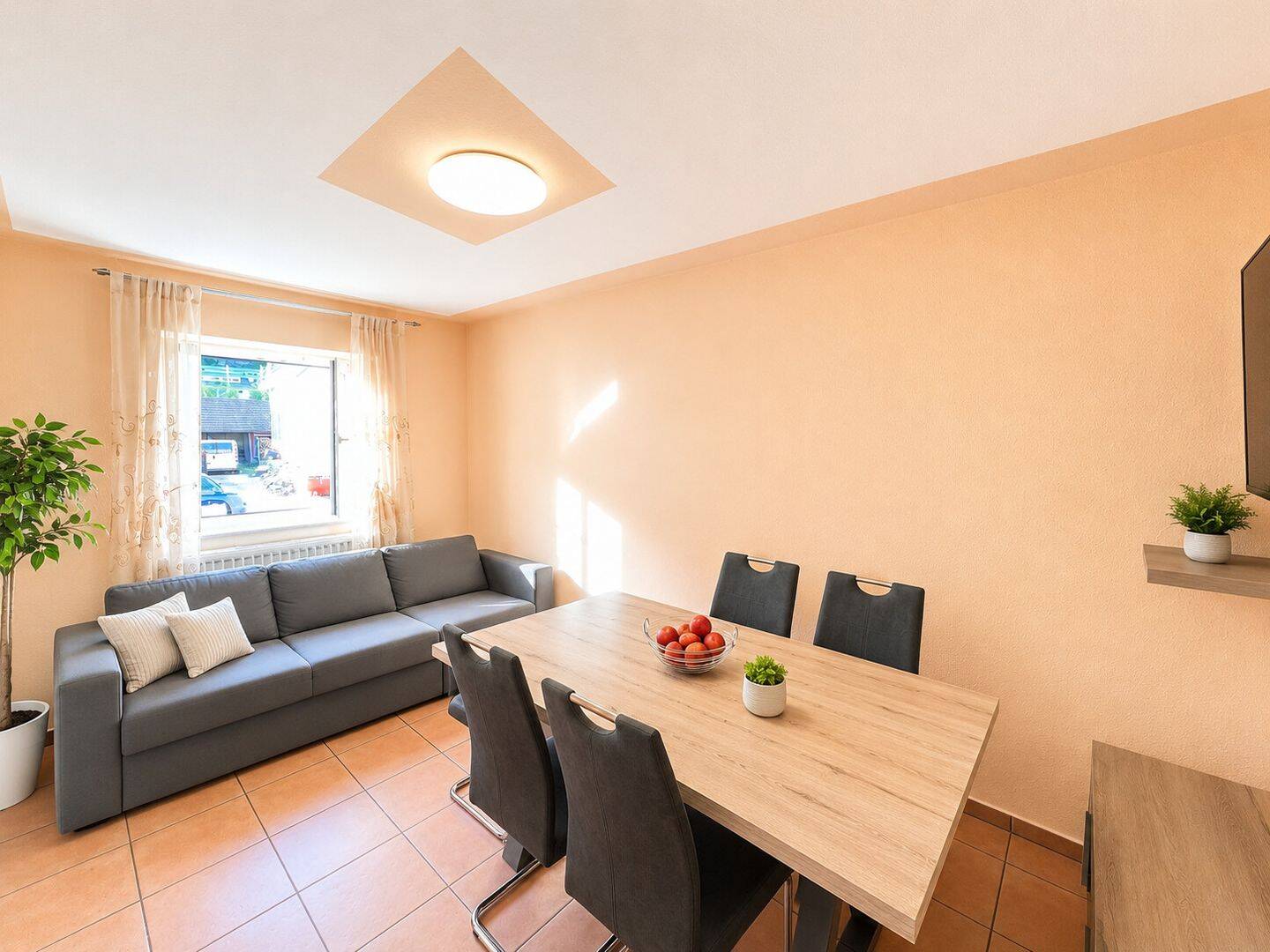 Schöne und gut geschnittene 3 Zimmer Wohnung im Erdgeschoss, 79688 Hausen im Wiesental