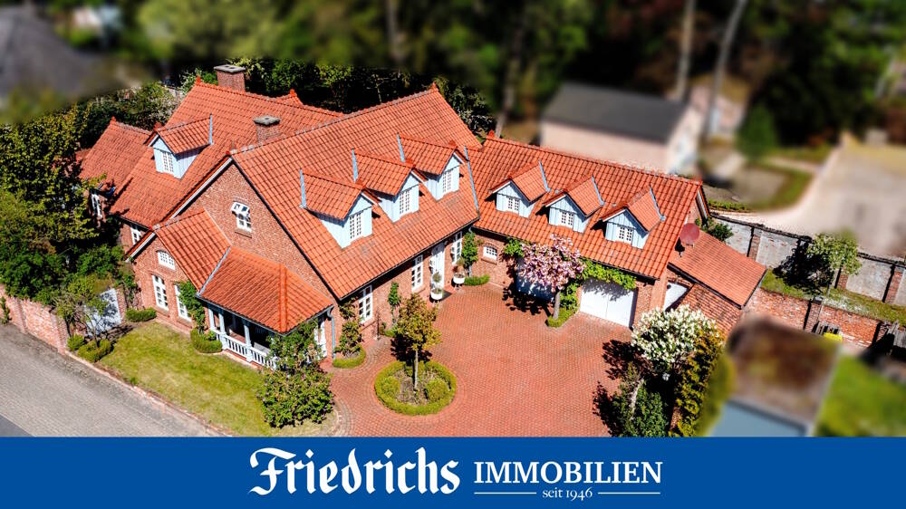 Traumhaft malerisches Wohnhaus mit Doppelgarage, Nebengebäude in Wardenburg-Hundsmühlen/an der Hunte, 26203 Wardenburg