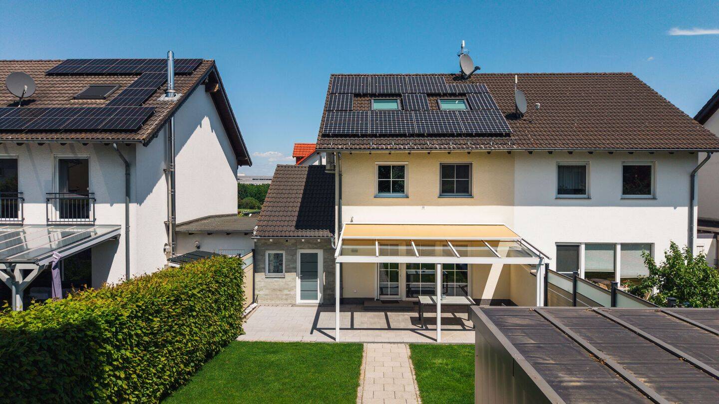 Design, Komfort und Energieeffizienz in perfekter Harmonie – Doppelhaushälfte in Grafschaft-Bölingen, 53501 Grafschaft