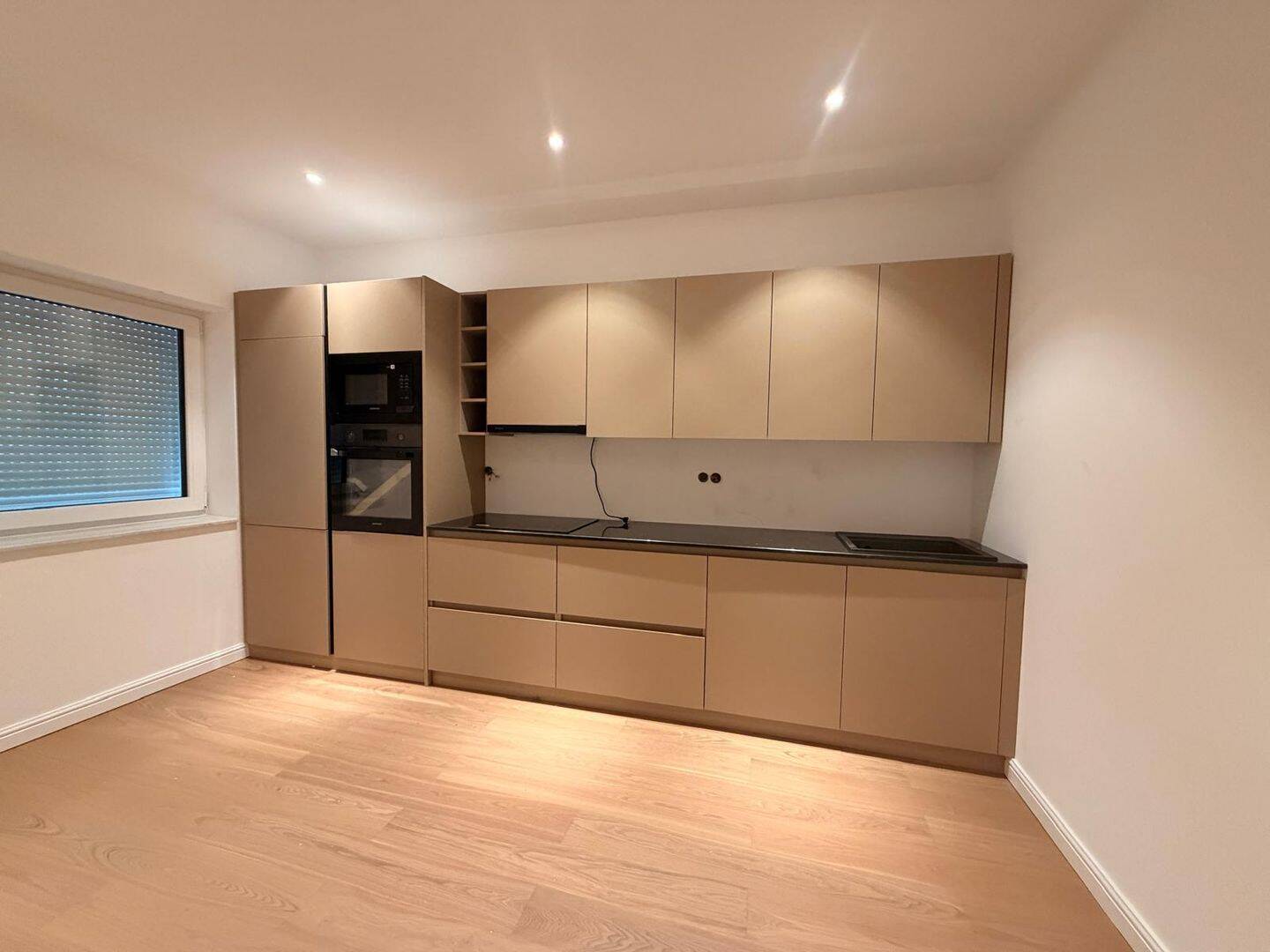 Frisch kernsanierte 3-Zimmer-Wohnung mit offenem Wohnkonzept & Einbauküche in Solingen, 42655 Solingen (Höhscheid Merscheid Solingen-Mitte Wald)