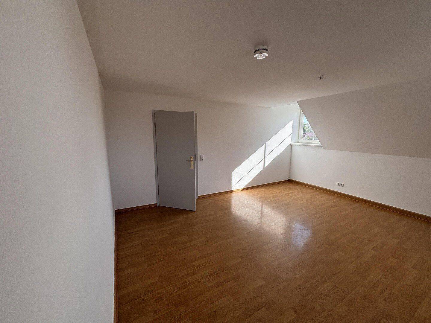 ruhige Dachgeschosswohnung mit hellen Räumen, 4575 Neukieritzsch