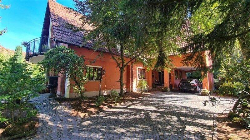 Exklusives Landhaus in Stadtrandlage mit Pferdehaltung, 66953 Pirmasens (Innenstadt)