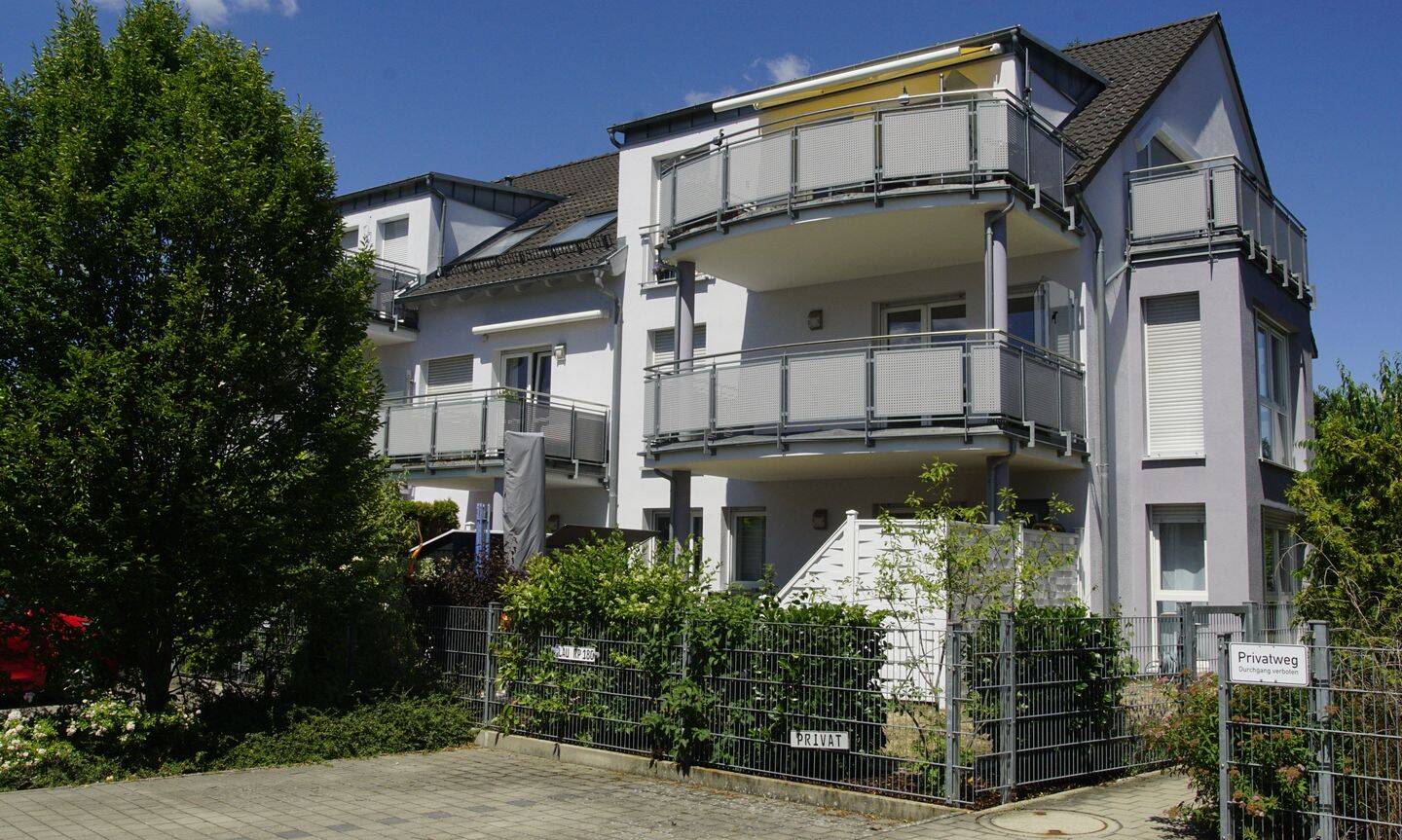 Moderne, barrierefreie 2-Zimmer-Wohnung mit großzügigem Süd-Balkon und Einbauküche in zentraler Lage von Feucht, 90537 Feucht