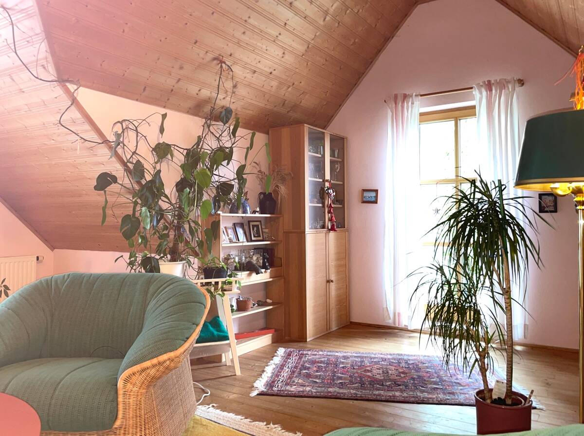 2-Familienhaus mit Ferien-Wohnungen, DG-Ausbau vorbereitet, 3er Carport und 4 STP in Waldberg kaufen, 86399 Bobingen