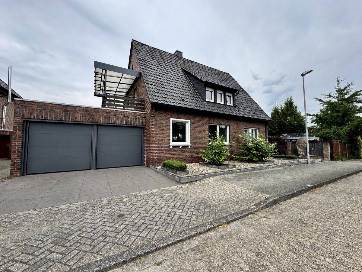 Großzügiges Zweifamilienhaus mit vielseitigen Nutzungsmöglichkeiten und moderner Ausstattung, 48282 Emsdetten