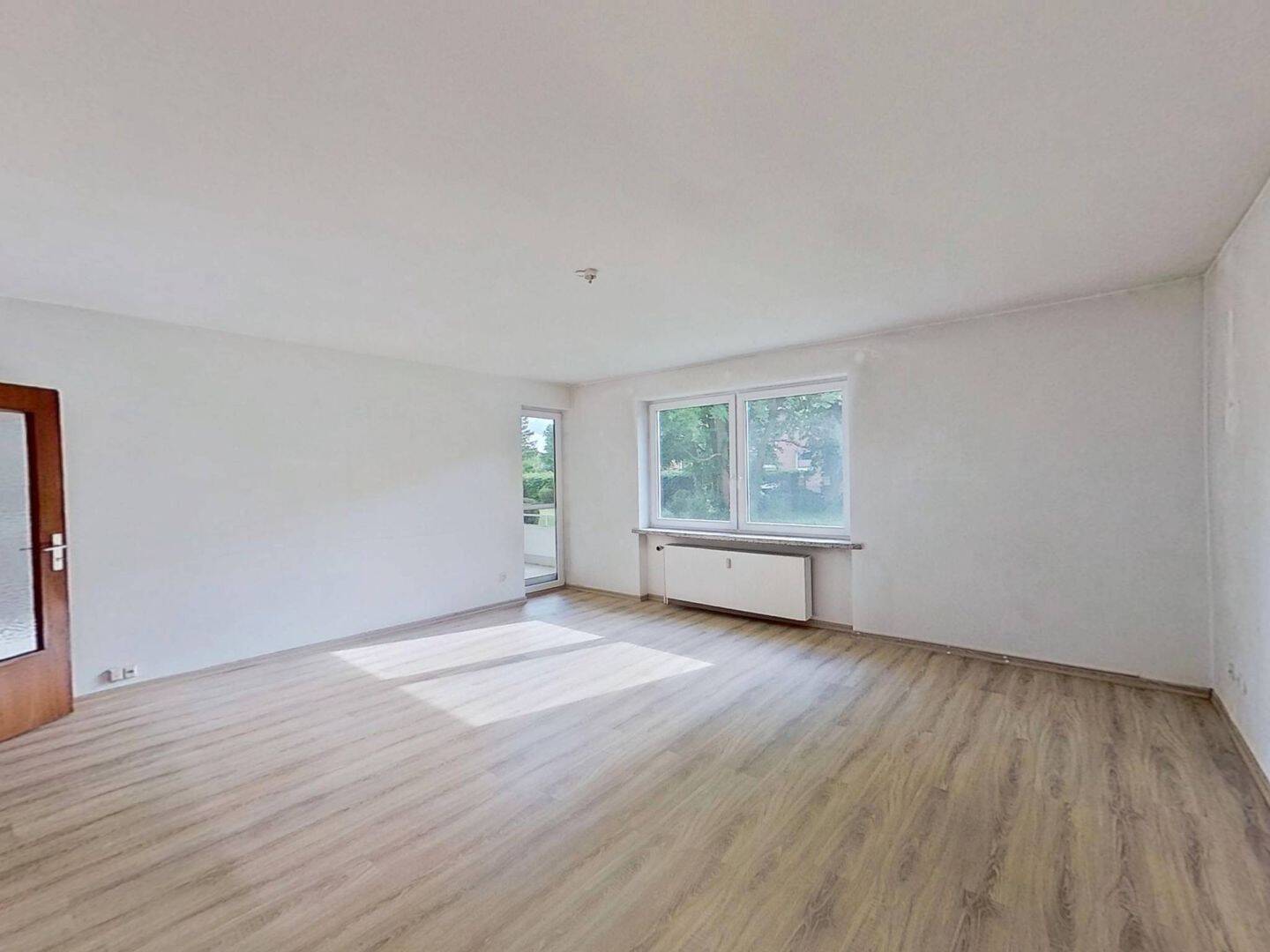 Helle 3-Zimmer-Wohnung mit sonnigem BALKON, Wannenbad und viel Platz zur freien Entfaltung, 24768 Rendsburg