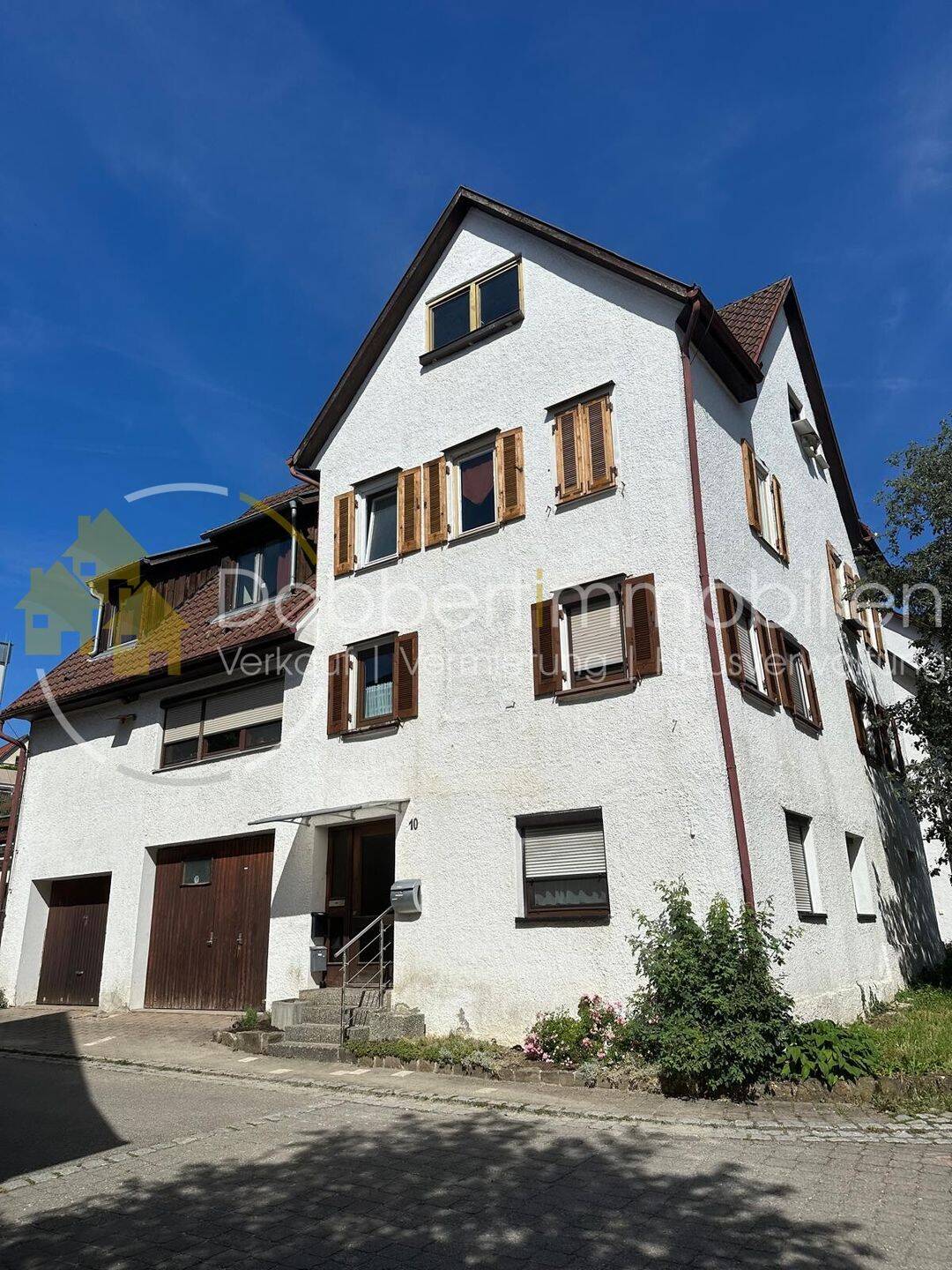 Vermietete 2-Zimmer-Dachgeschosswohnung mit großer Garage in Heiningen, 73092 Heiningen