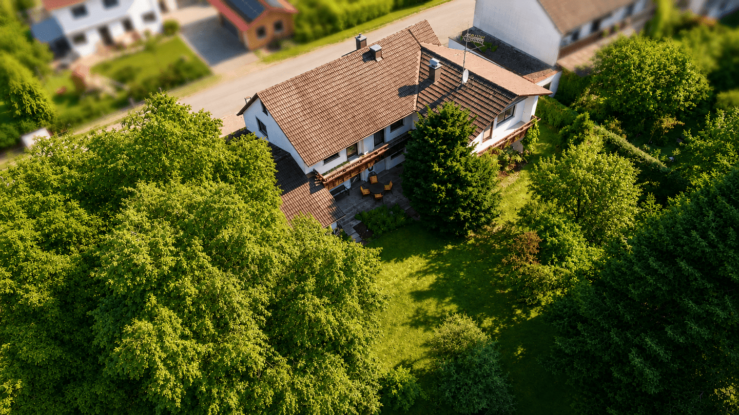 Mehrgenerationenhaus mit Einliegerwohnung auf 1.283 m² Grundstück in Jengen-Weinhausen, 86860 Jengen