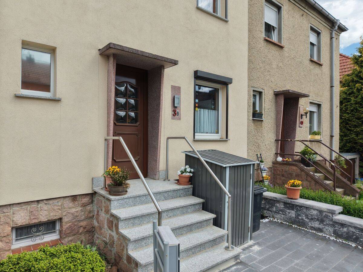 Charmantes Reihenmittelhaus mit Garten und viel Potenzial im beliebten Süden von Halle, 6130 Halle (Saale) (Ammendorf-Beesen Damaschkestraße Dieselstraße Südstadt)
