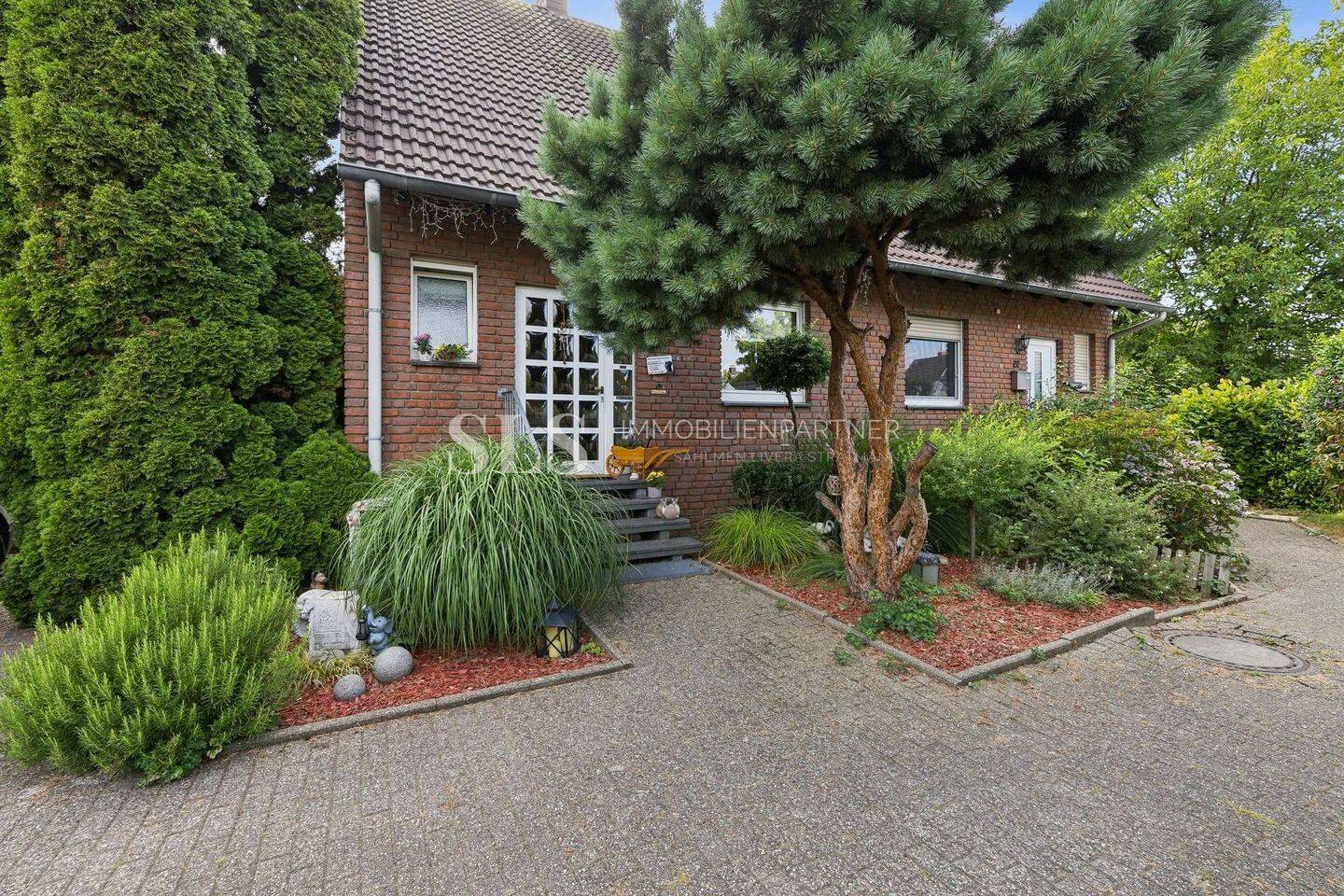 Doppelhaushälfte mit Garage, sonnigem Garten und Ausbaureserve im Dachgeschoss, 45701 Herten