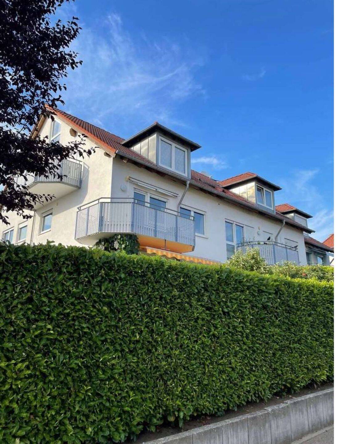 Modernisierte 4,5-Zimmer-Eigentumswohnung mit 100 m², Parkett, Balkon, Einbauküche, Garage mit elektrischem Tor und Keller in Herlikofen, 73527 Schwäbisch Gmünd