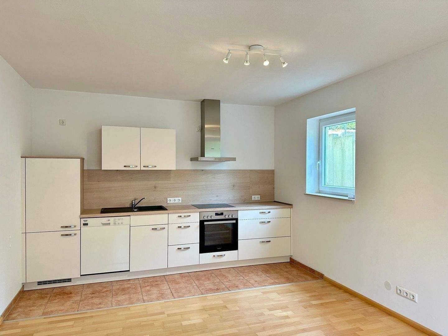 Wittlich – Bombogen !!! Schöne Single Wohnung mit Einbauküche und Stellplatz!!!, 54516 Wittlich