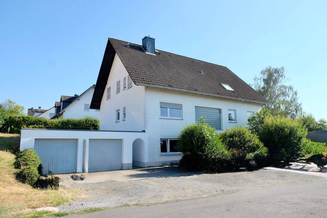 Attraktives Wohnhaus mit Potenzial – Zukunft & Rendite, 65510 Idstein