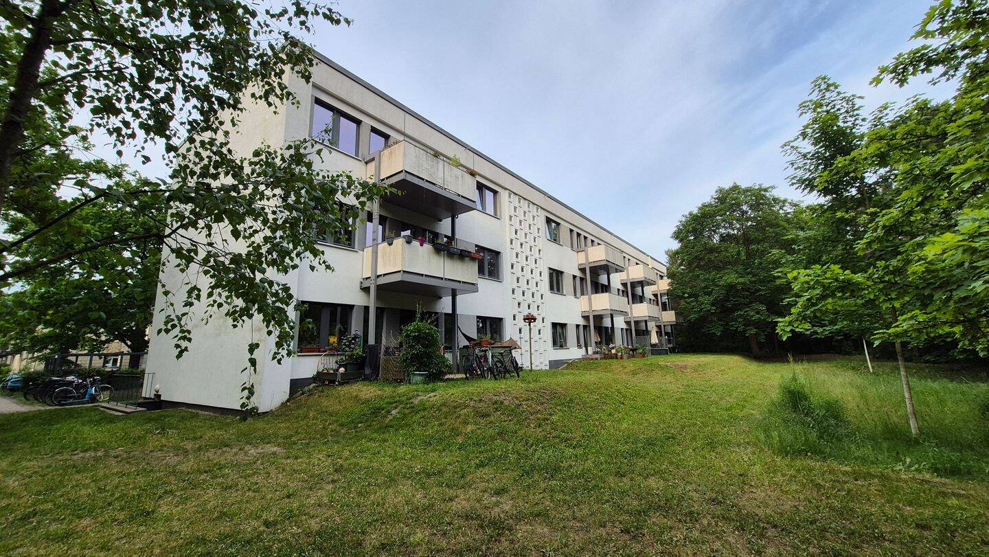 Helle, moderne Dachgeschosswohnung mit Süd-Balkon und Waldblick, 12487 Berlin (Treptow-Köpenick)