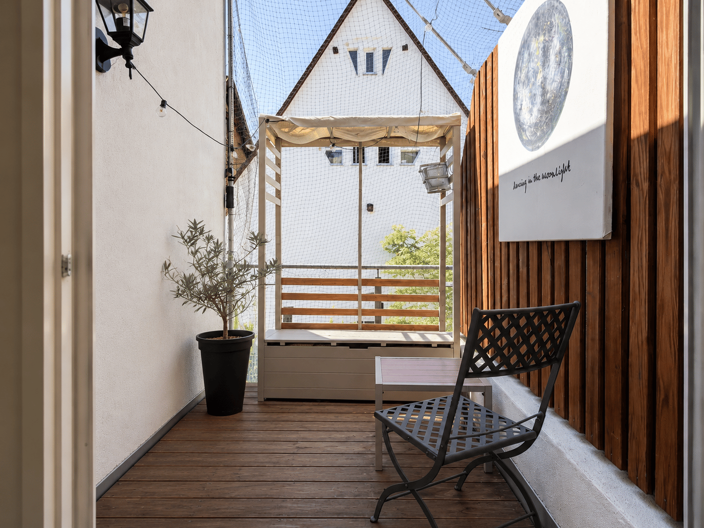 Bezugsfertige 2-Zimmer-Wohnung mit neuer Einbauküche, Balkon mit Blick in den ruhigen Hinterhof & stylischer Ausstattung in der Waiblinger Altstadt, 71332 Waiblingen