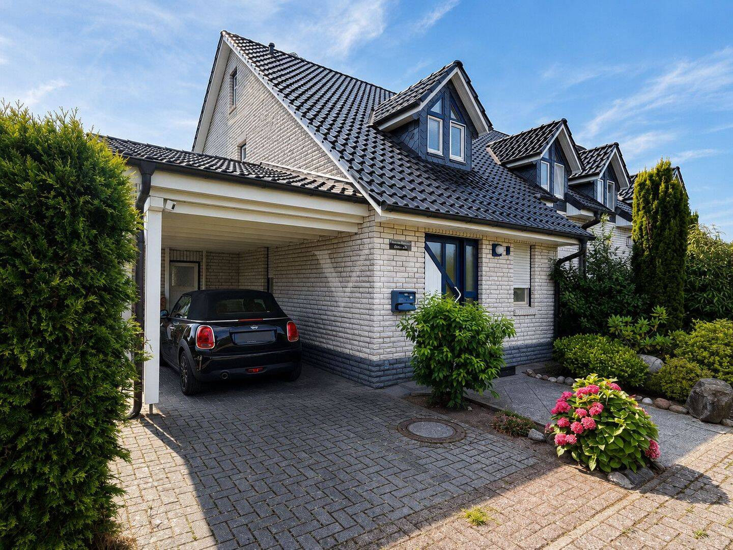 **Moderne Doppelhaushälfte mit gehobener Ausstattung und großzügigem Garten**, 29336 Nienhagen