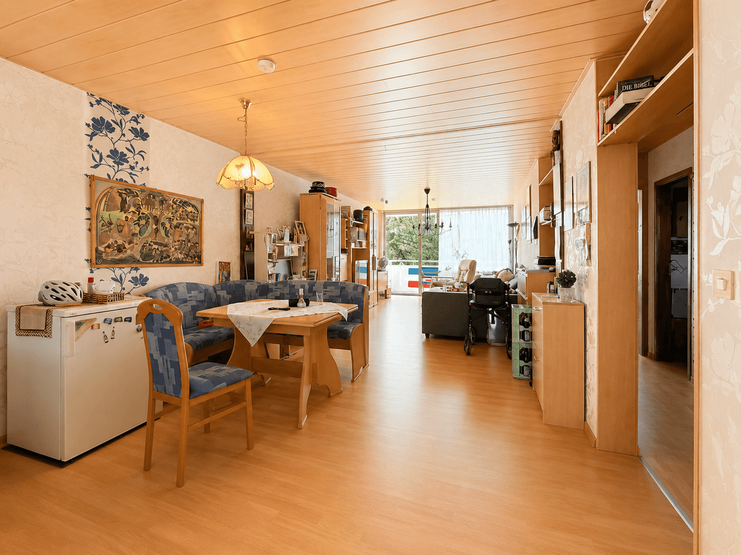 Großzügige 4-Zimmer-Wohnung mit Aufzug, 2 Bädern & 2 Stellplätzen in Wiesbaden-Auringen, 65207 Wiesbaden