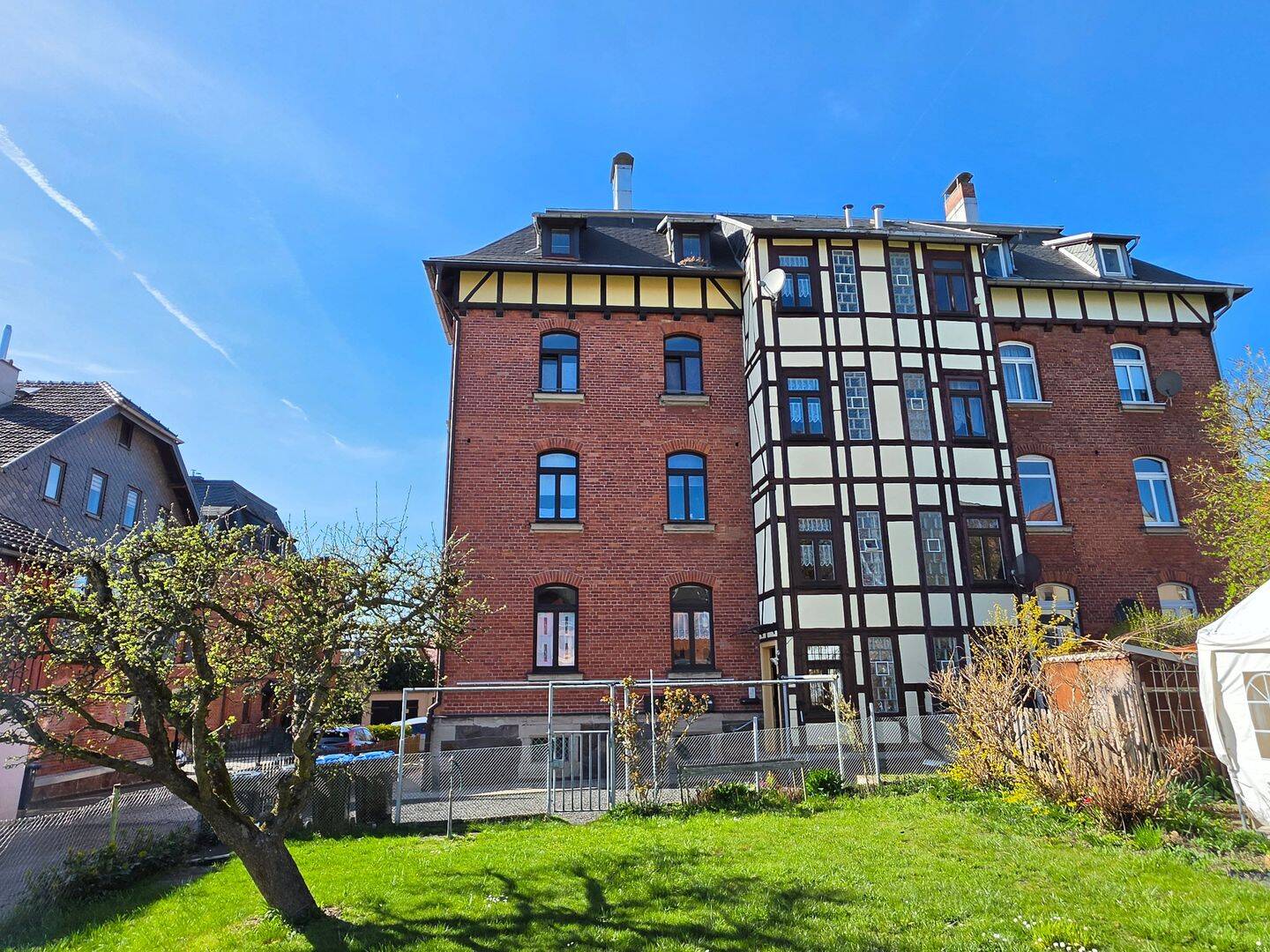 Investment mit Steigerungspotential – Charmantes Backsteinhaus mit 4 Wohneinheiten in Innenstadtlage, 96515 Sonneberg