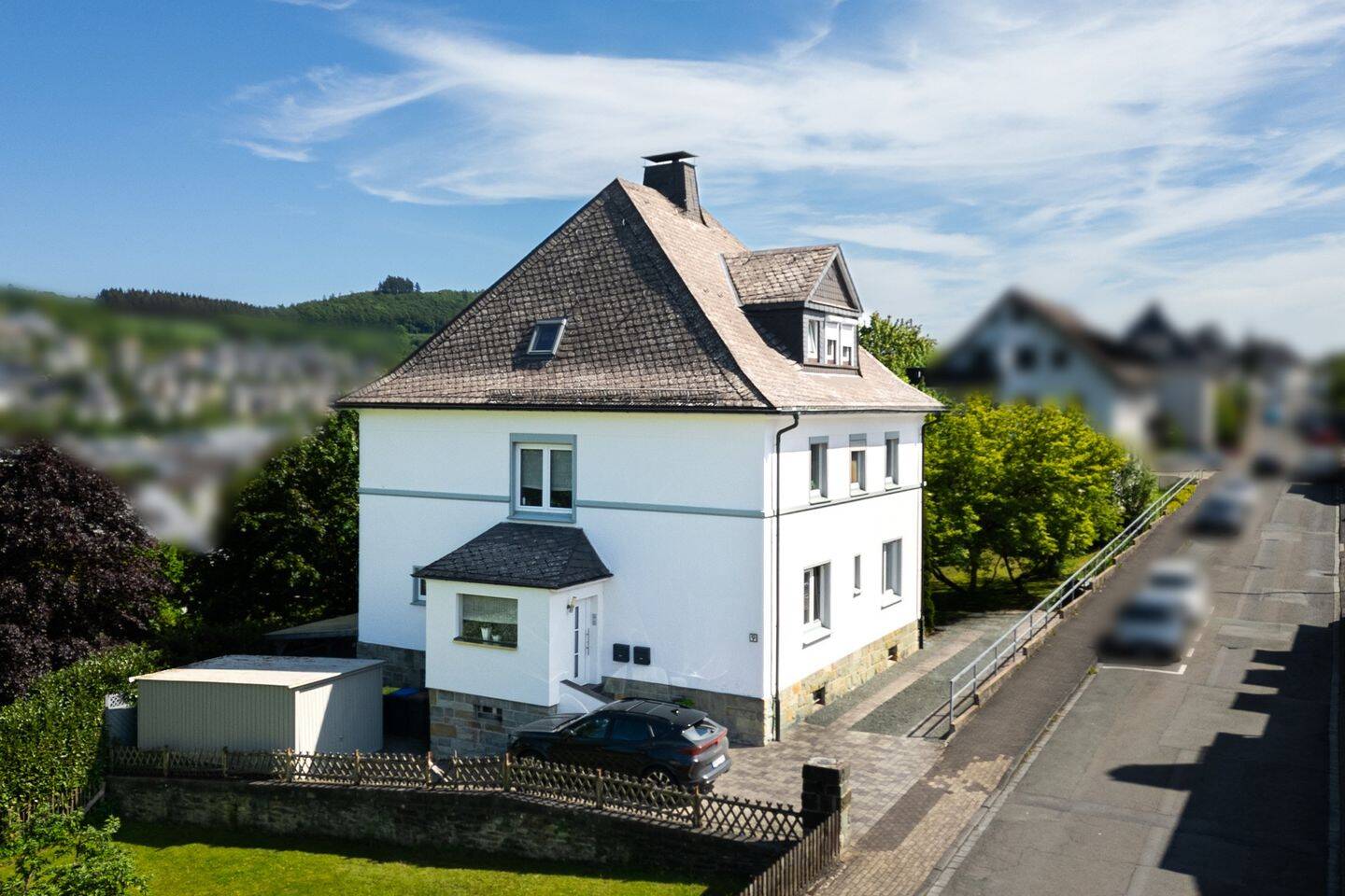 Modernisiertes Zweifamilienhaus in guter Lage, 59872 Meschede