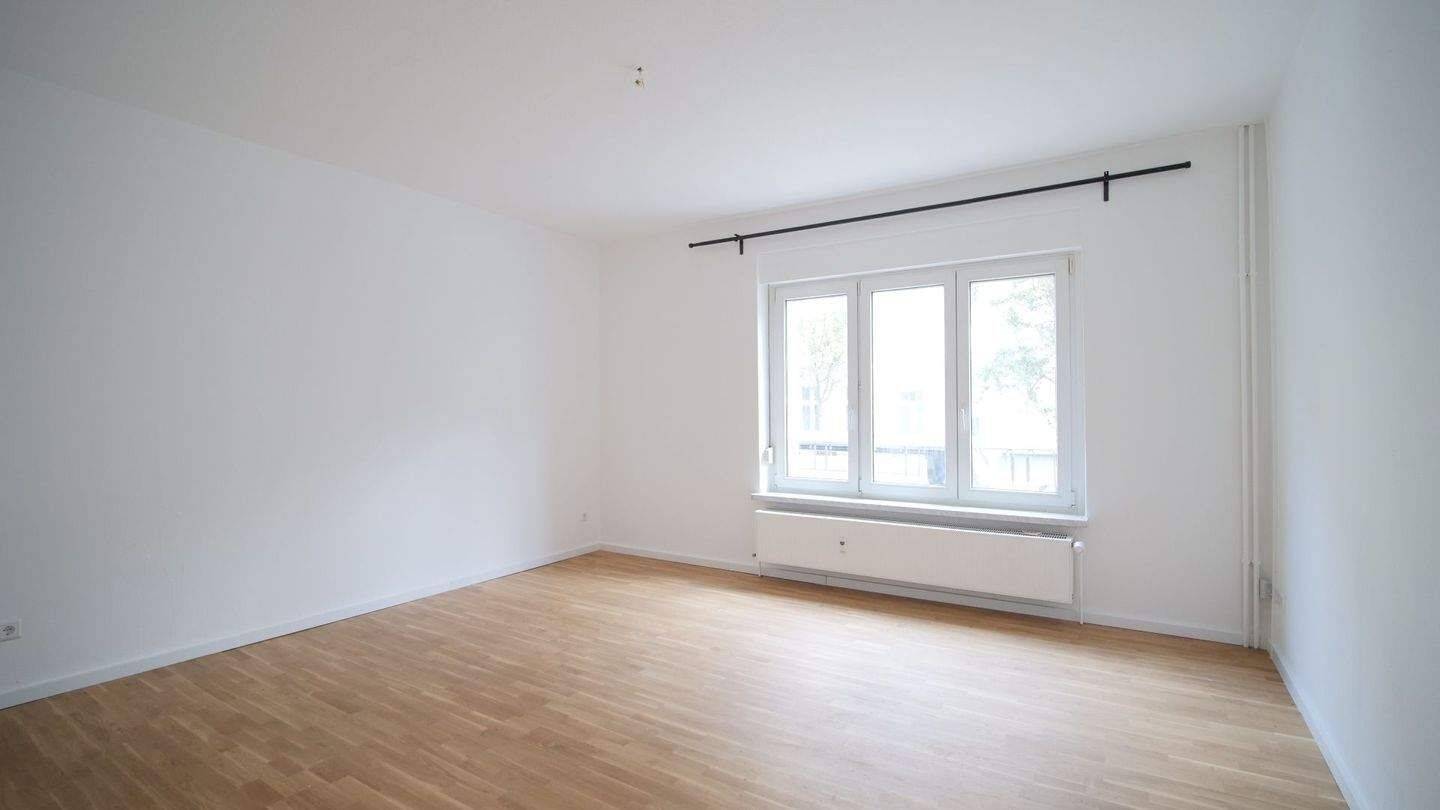 Helle Familien-Wohnung + Balkon: mitten im Fanninger-Kiez, 10365 Berlin (Lichtenberg Hohenschönhausen Kleingartenanlage Weiße Taube Lichtenberg)
