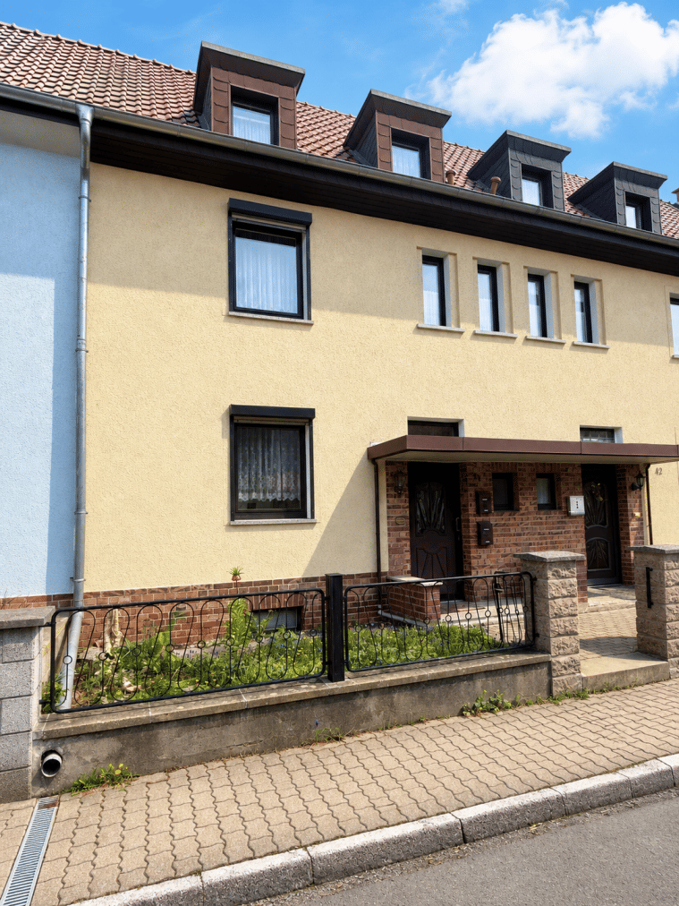 Ideale Gelegenheit für eine junge Familie: Reihenhaus mit Garten und zwei Garagen in Nordhausen !, 99734 Nordhausen