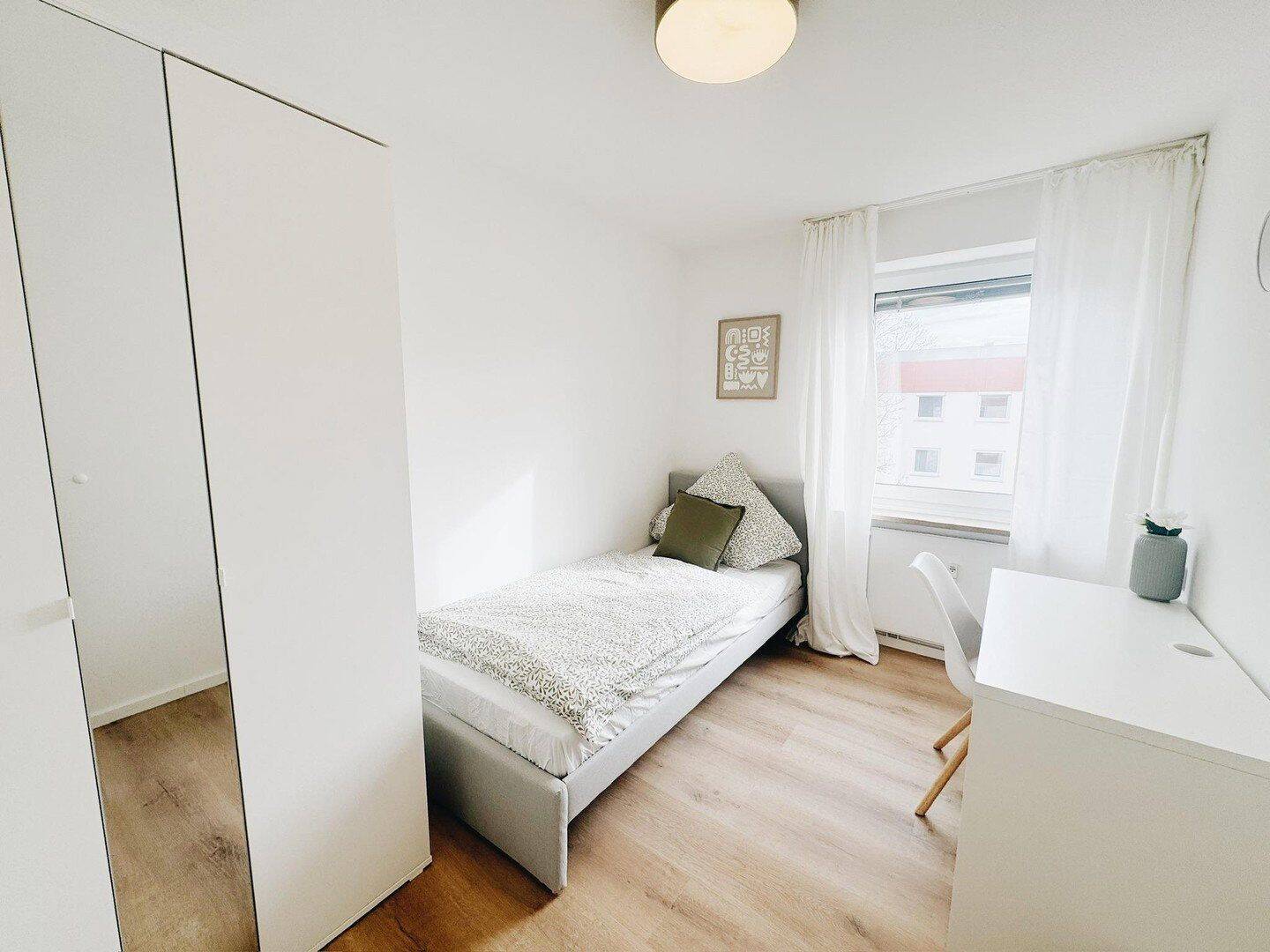 Sanierte WG mit Balkon (vollmöbliert), 81243 München (Aubing-Lochhausen-Langwied Pasing-Obermenzing)
