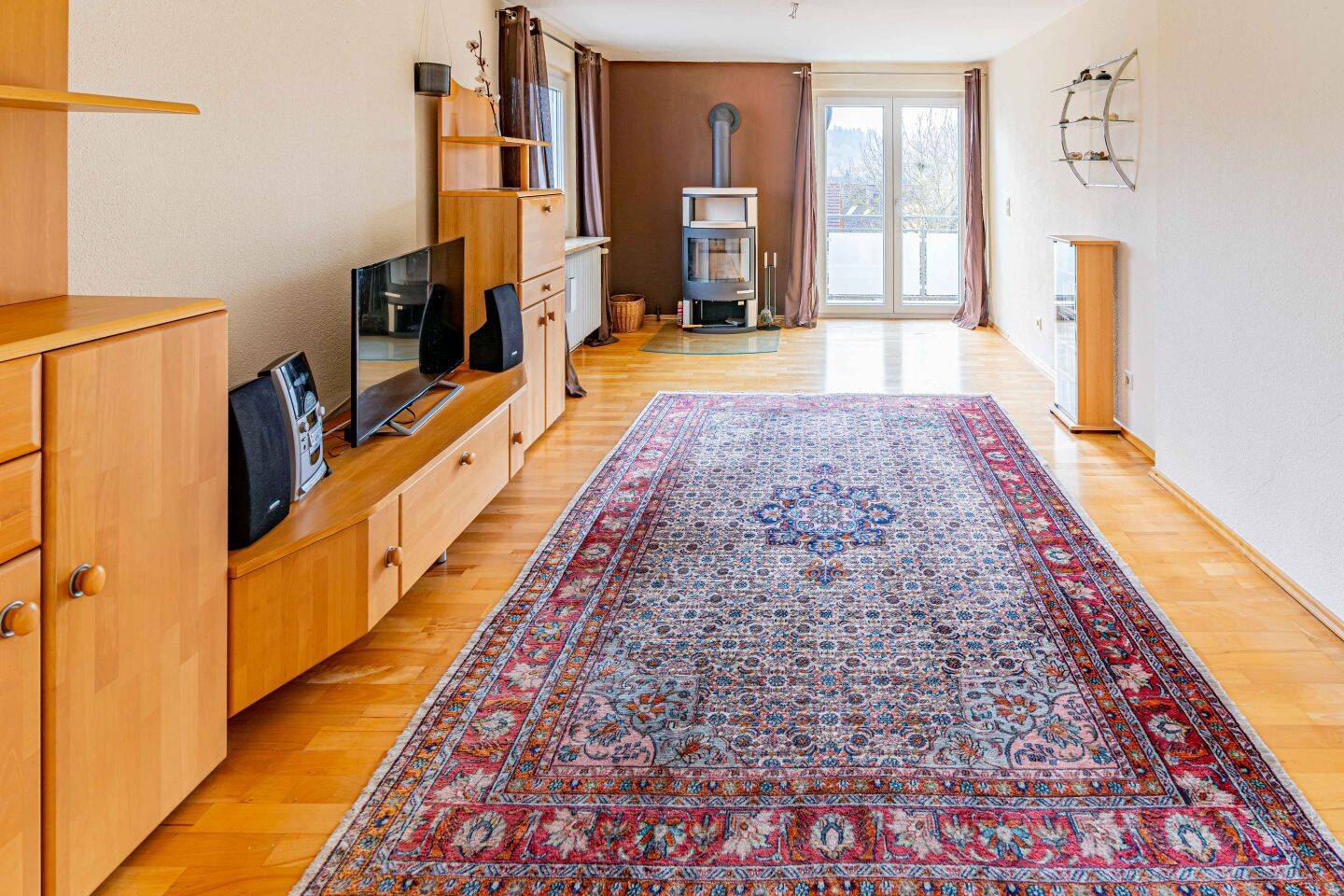 Attraktive 3-Zi.-Wohnung mit Kamin, ausgebautem Dachraum, Garage und eigenem Garten in Immendingen, 78194 Immendingen