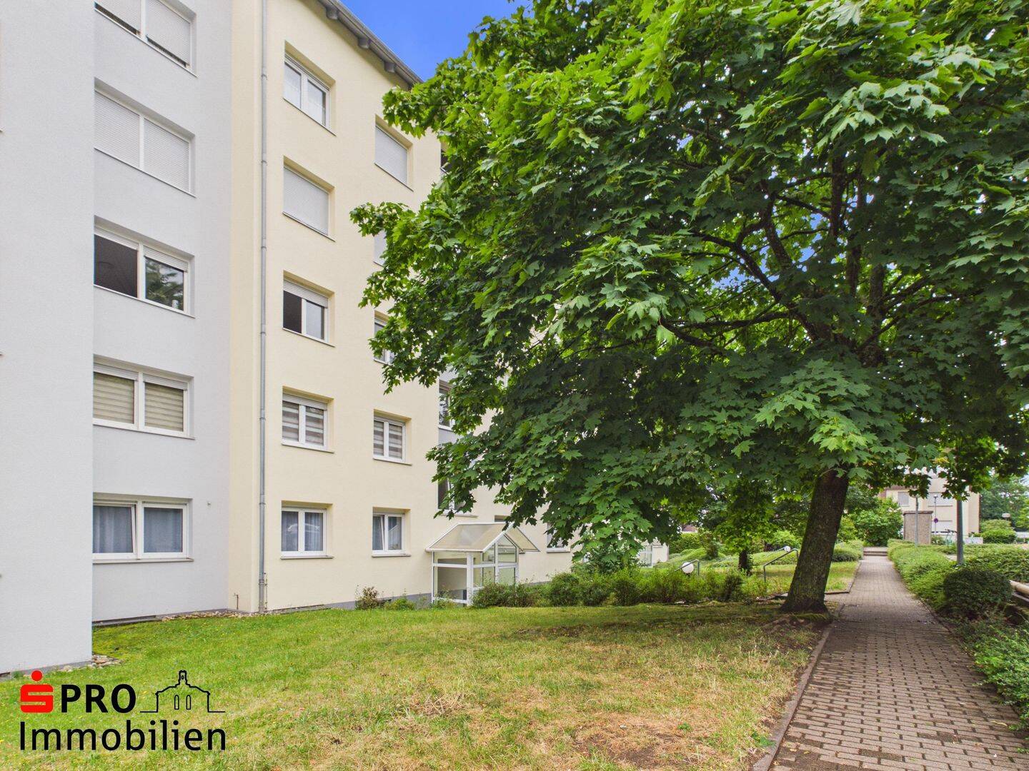 Gemütliche 2-Zimmer-Dachgeschosswohnung mit Aufzug, 66123 Saarbrücken