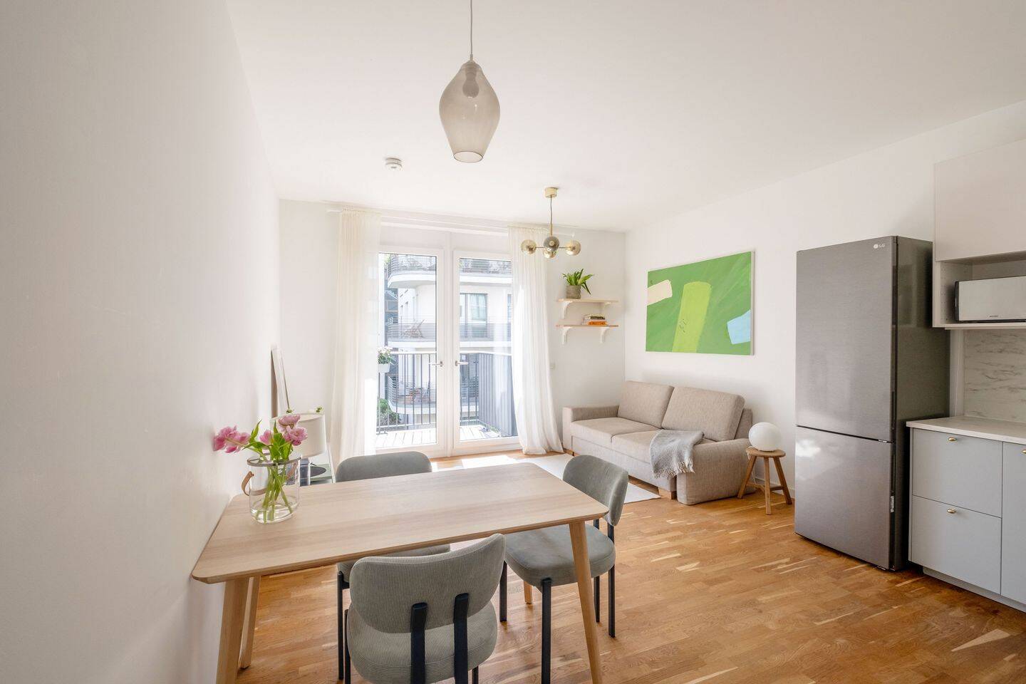 Helle 2-Zimmer-Wohnung mit Balkon nahe des Parks am Gleisdreieck, 10785 Berlin (Mitte Kreuzberg Schöneberg Tiergarten)