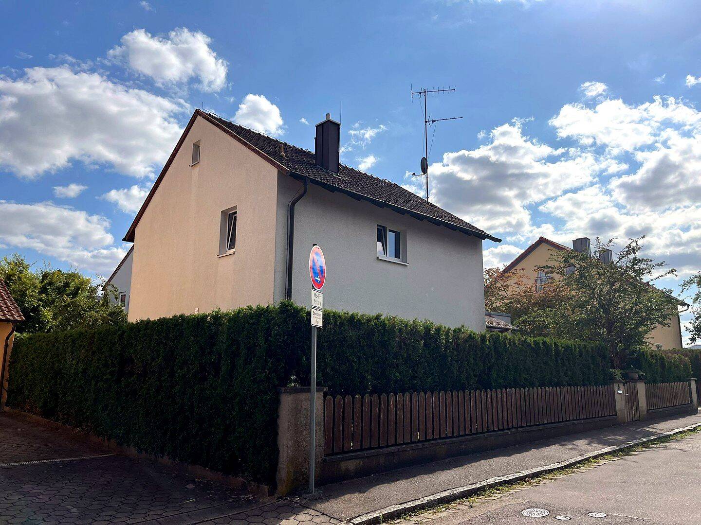Gepflegtes Einfamilienhaus mit Garten, Terrasse und Garage, 97215 Uffenheim