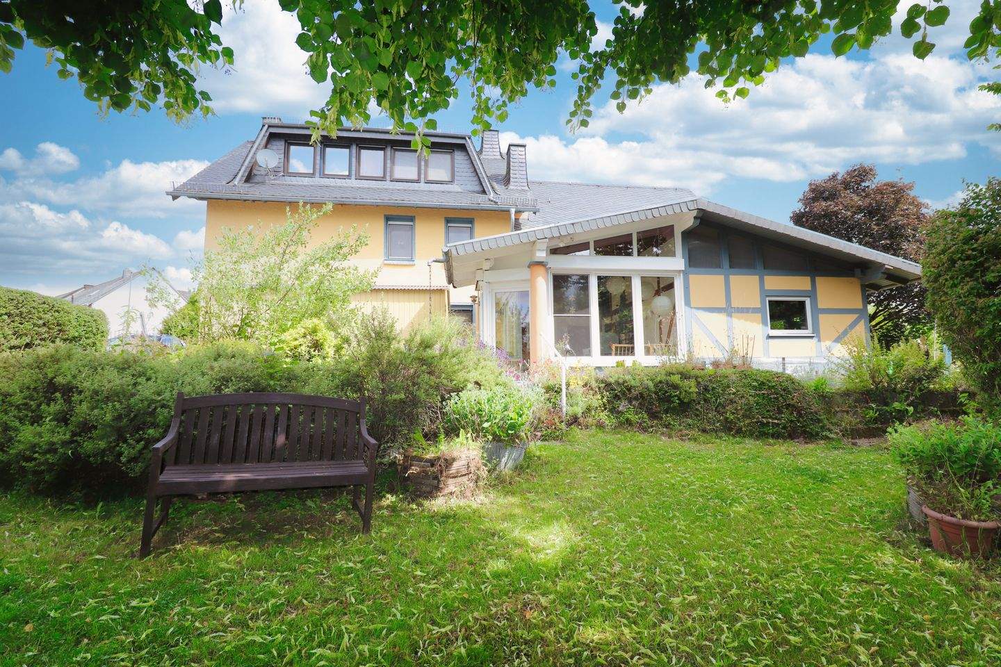 Energieeffizient & bezugsfertig: Großzügiges EFH mit Gartenparadies in Auderath, 56766 Auderath