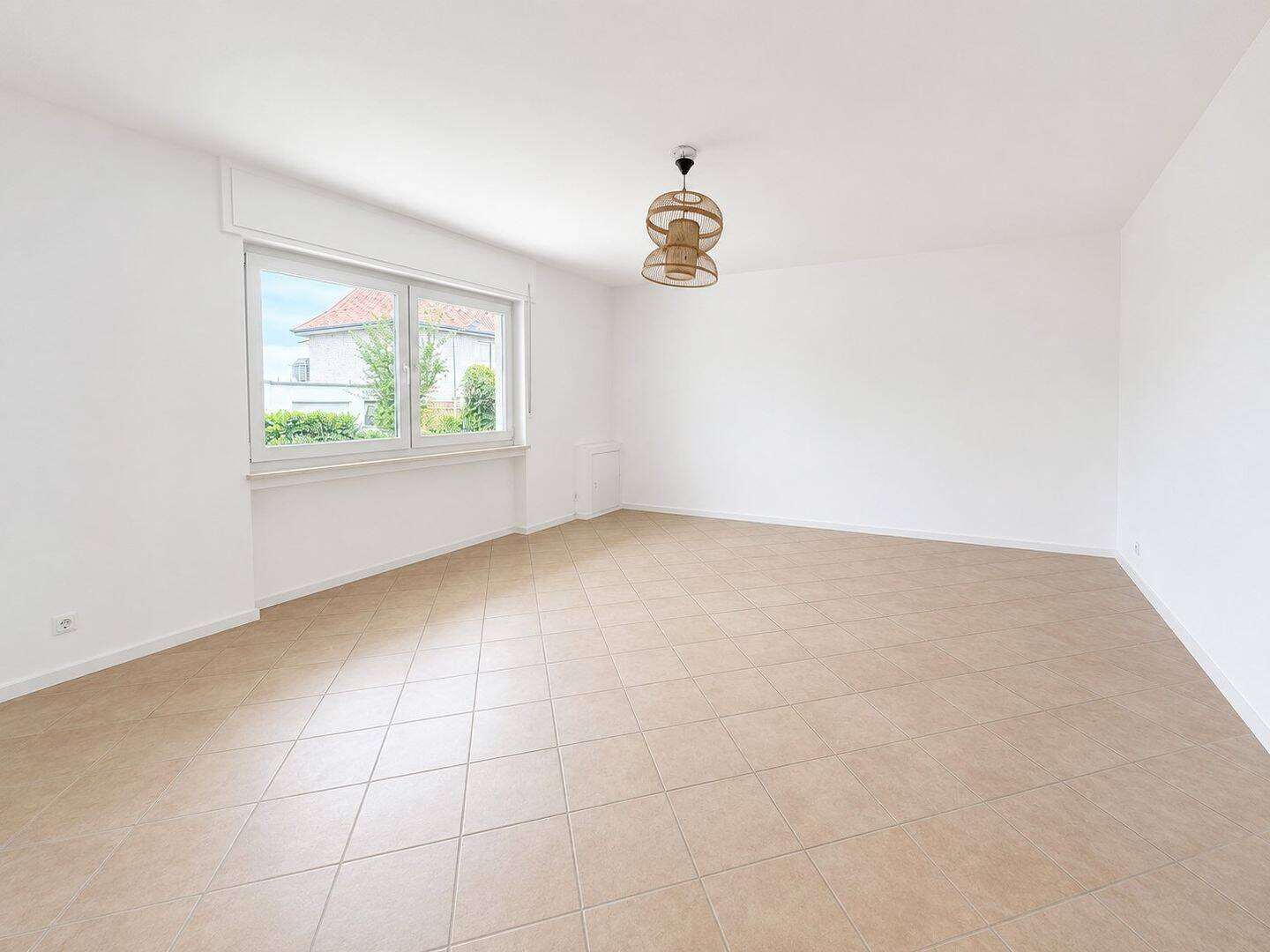 Großzügige 2 Zimmer Wohnung mit Garten und Terrasse, optional vollmöbliert, 60388 Frankfurt am Main (Bergen-Enkheim Seckbach)